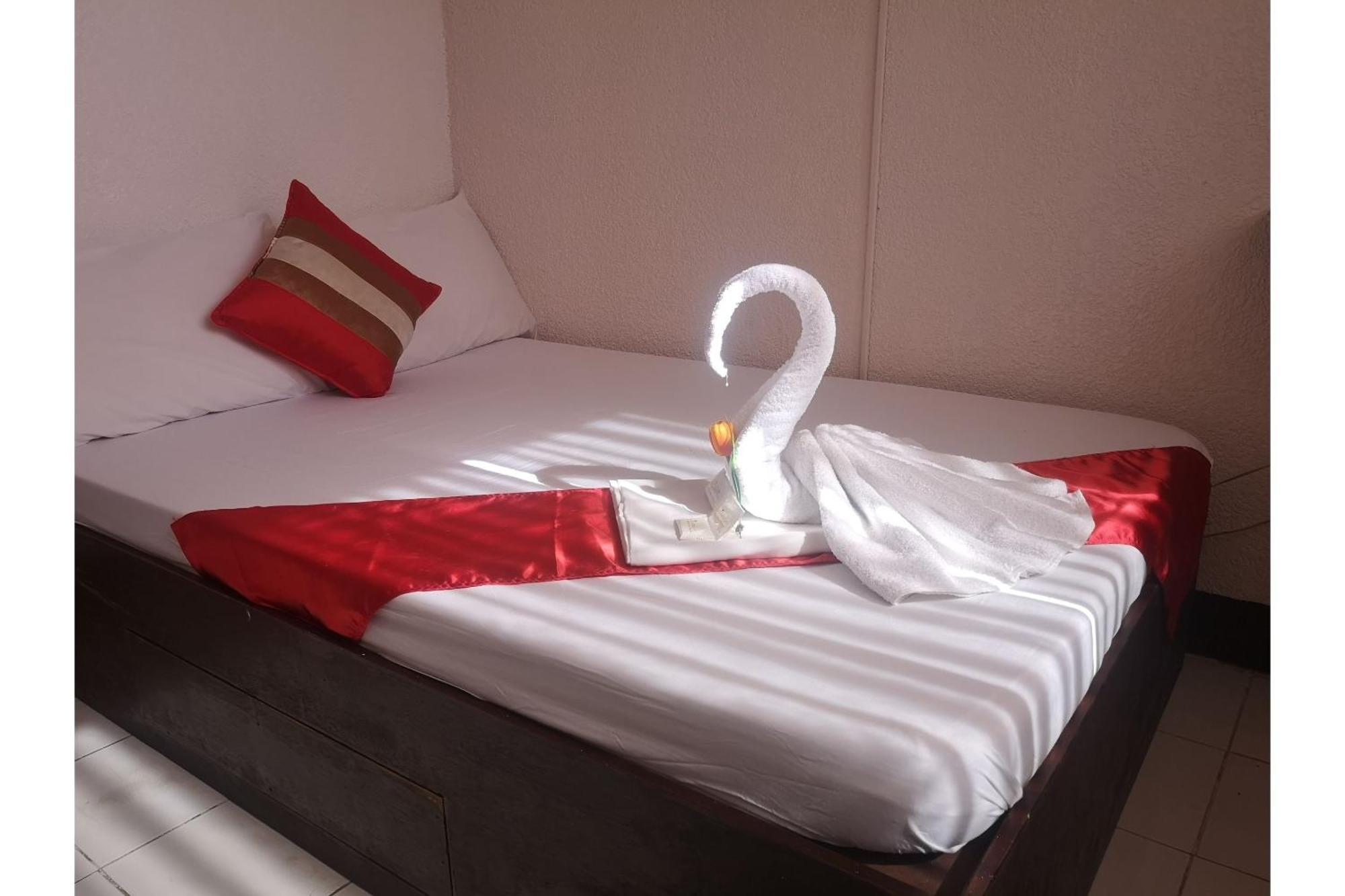Oyo 880 Flores De Musa Inn Puerto Princesa Екстериор снимка