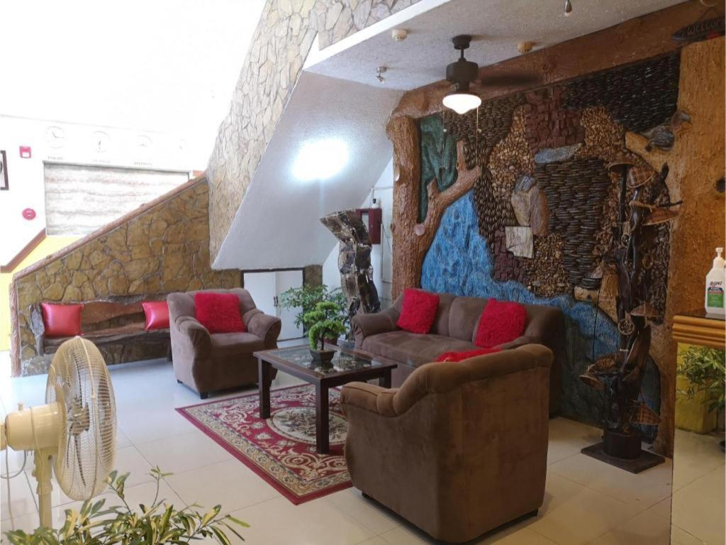 Oyo 880 Flores De Musa Inn Puerto Princesa Екстериор снимка